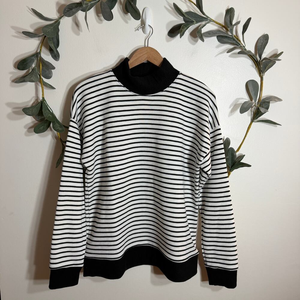 NWT EVEREVE Camryn Stripe Top